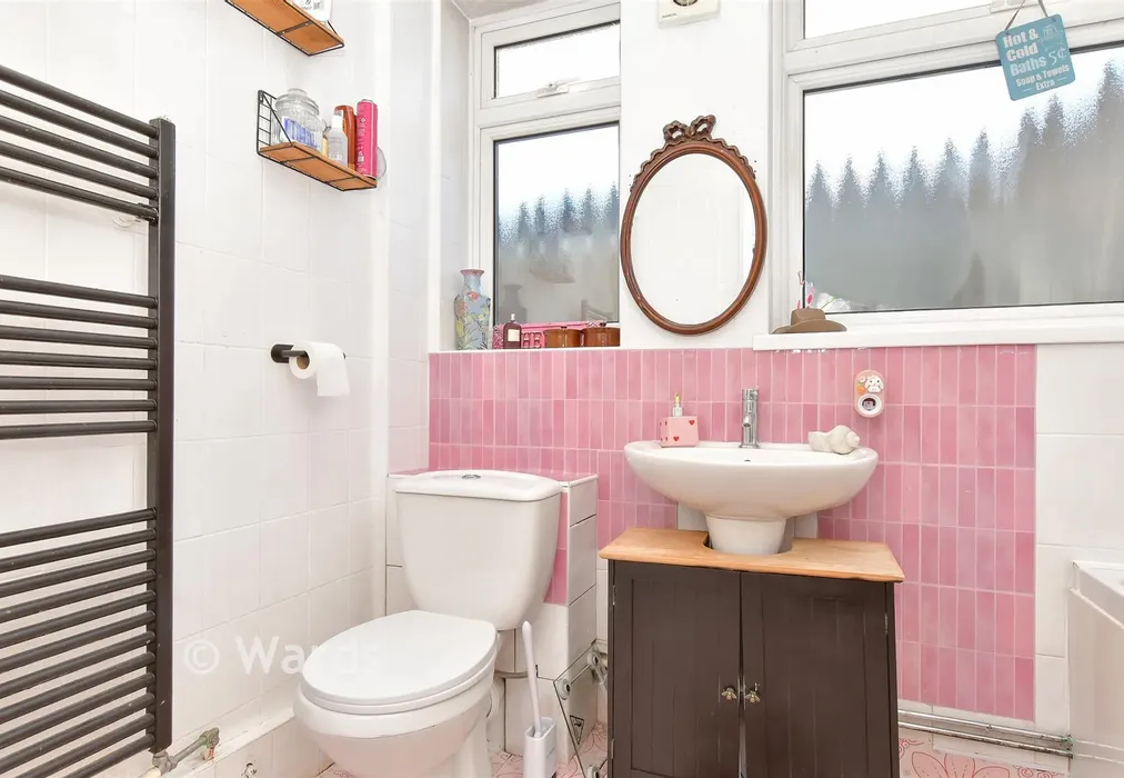 Bathroom - Neal Road, West Kingsdown, Sevenoaks, Kent - Wards of Kent