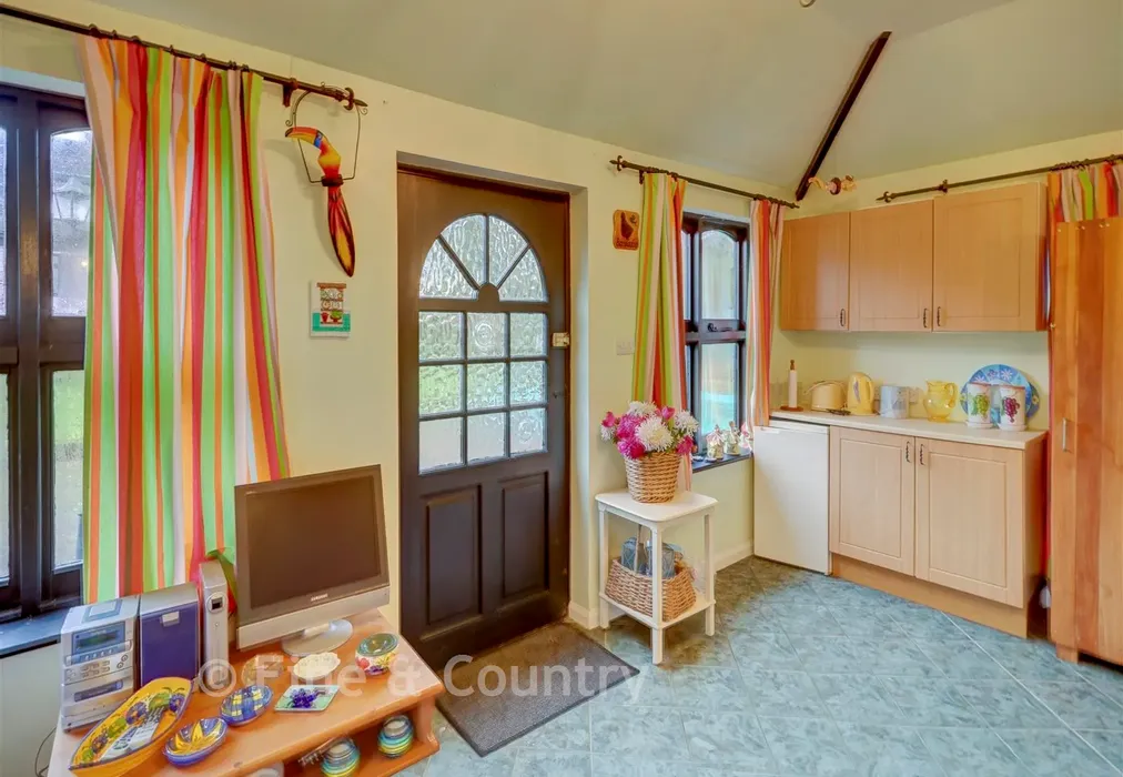 Annexe - Bury Road, London - Wards of Kent