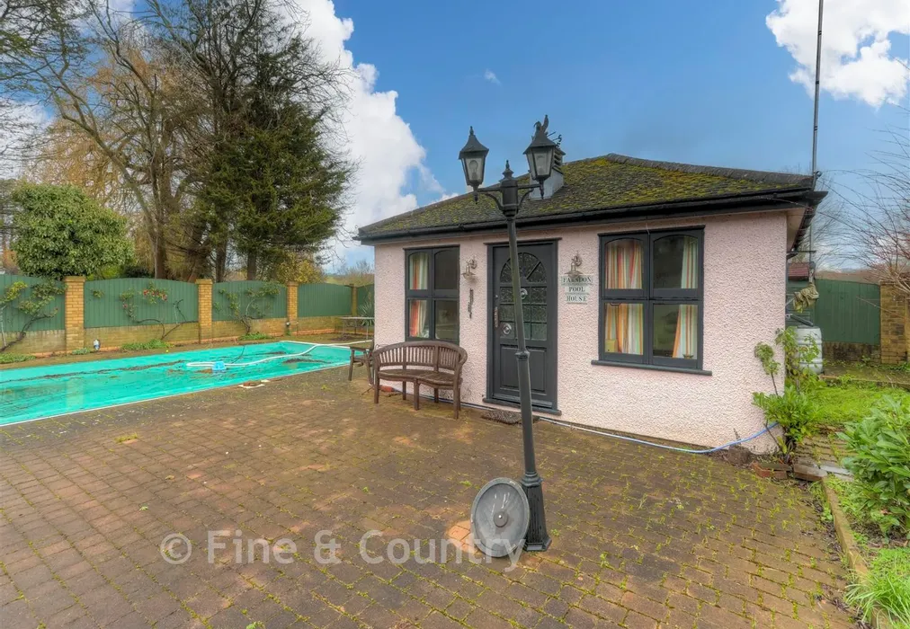 Outbuilding - Bury Road, London - Wards of Kent