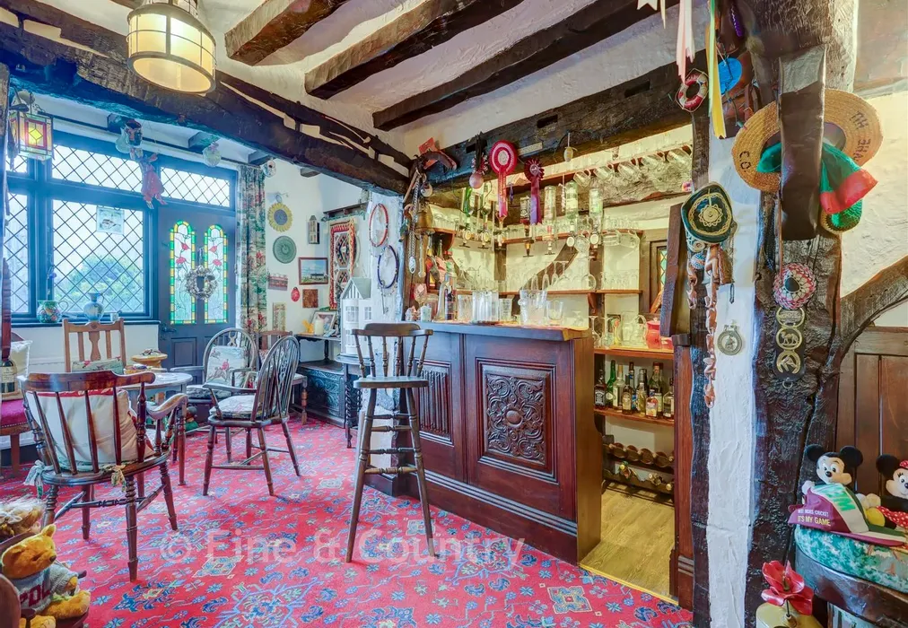 Internal Feature - Bury Road, London - Wards of Kent