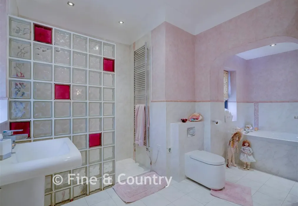 Bathroom - Bury Road, London - Wards of Kent