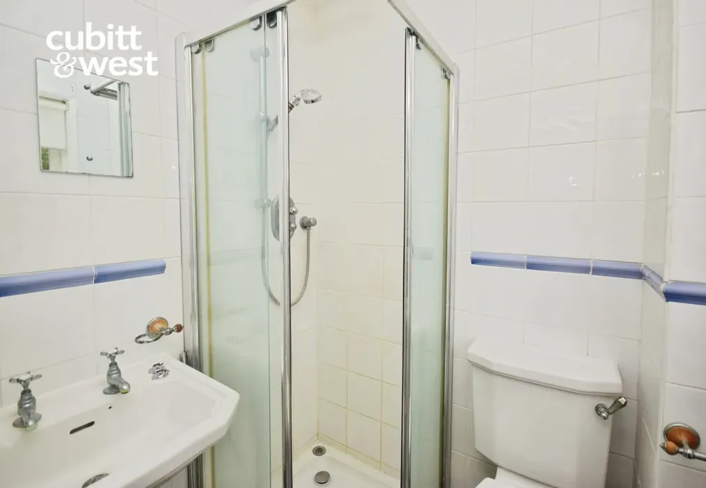 ba56b79d-DSC_5220 - Raglan Road Reigate RH2 - Wards of Kent