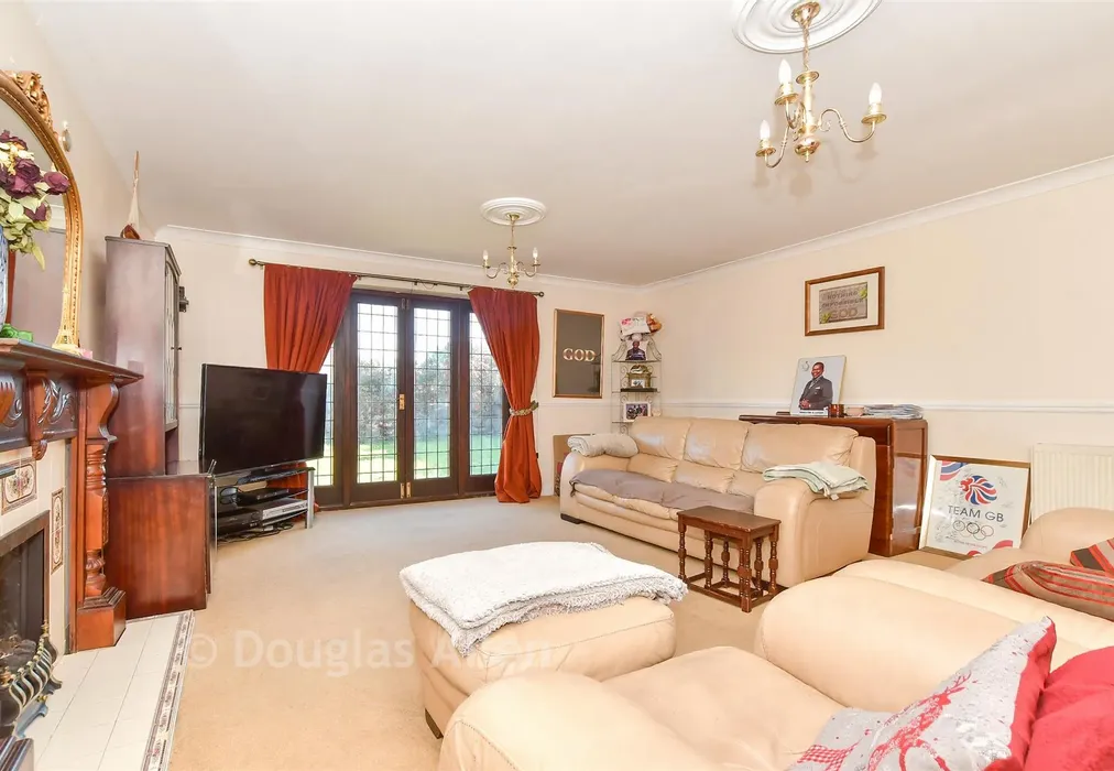 Lounge - Westlake Avenue, Bowers Gifford, Basildon, Essex - Wards of Kent