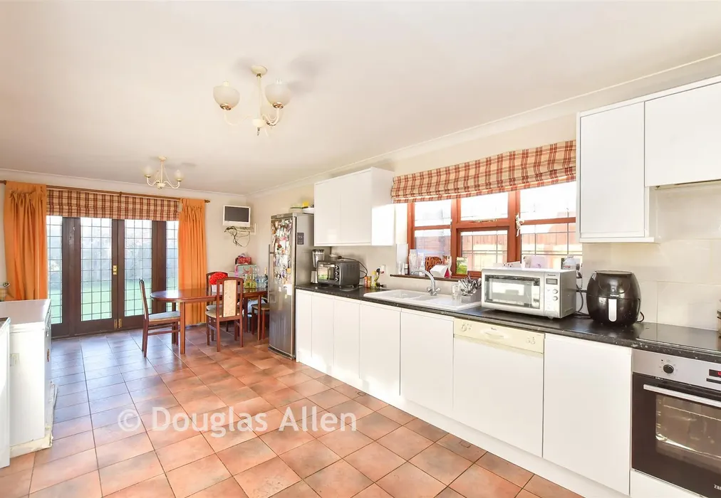 Kitchen/Breakfast Room - Westlake Avenue, Bowers Gifford, Basildon, Essex - Wards of Kent