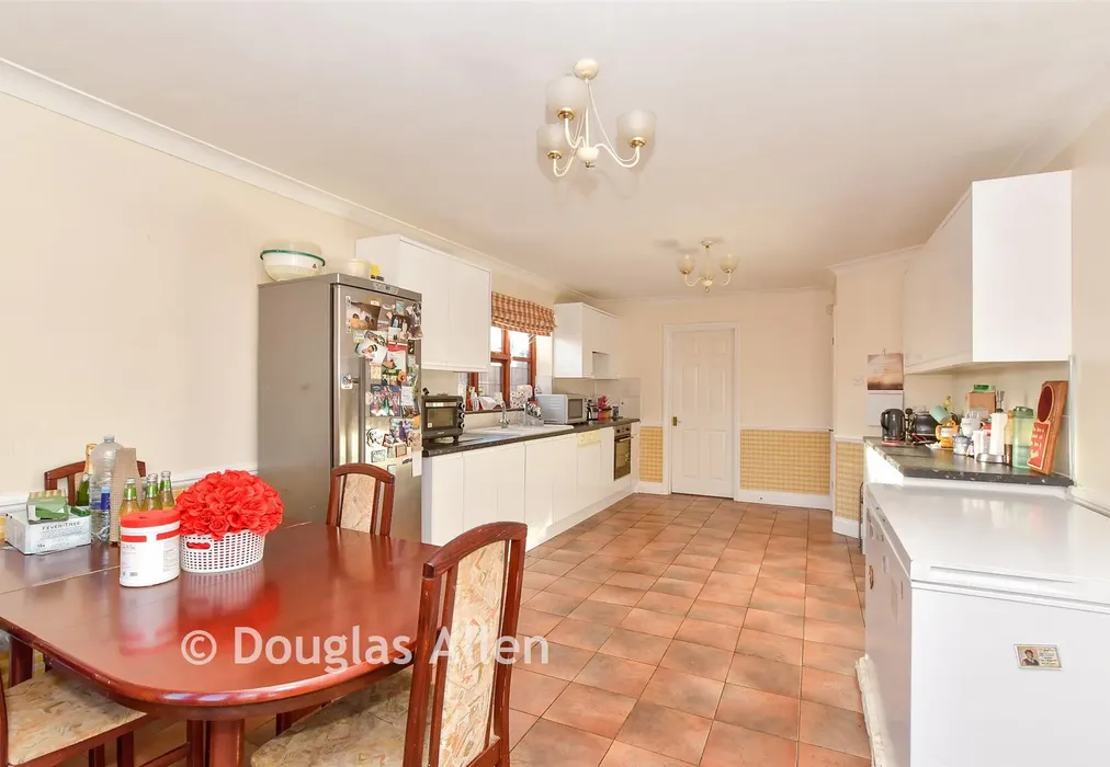 Kitchen/Breakfast Room - Westlake Avenue, Bowers Gifford, Basildon, Essex - Wards of Kent