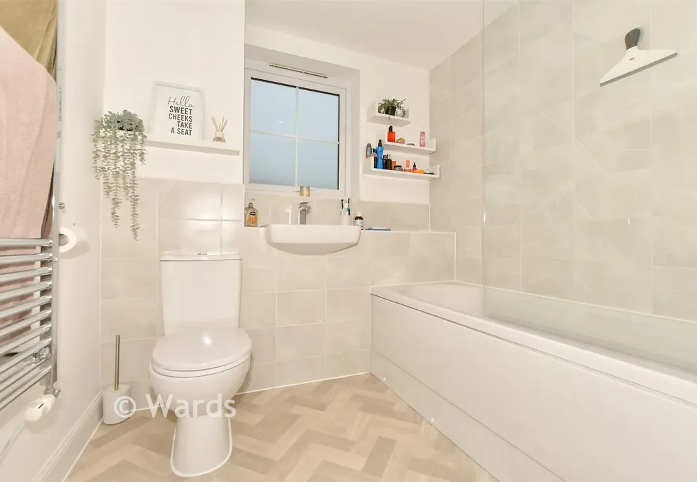 Bathroom - Maycock Place, Hythe, Kent - Wards of Kent