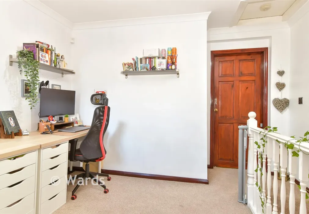 Landing - Waldeck Road, Dartford, Kent - Wards of Kent