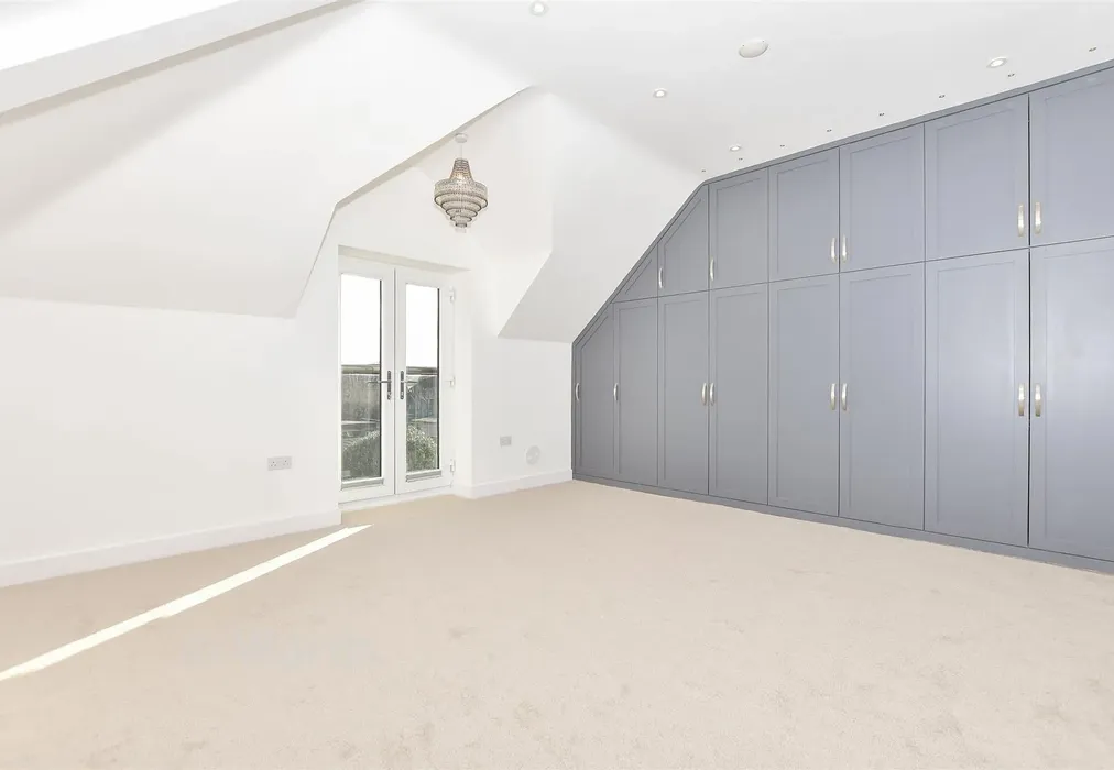 Bedroom 1 - Cavendish Way, Maidstone, Kent - Wards of Kent