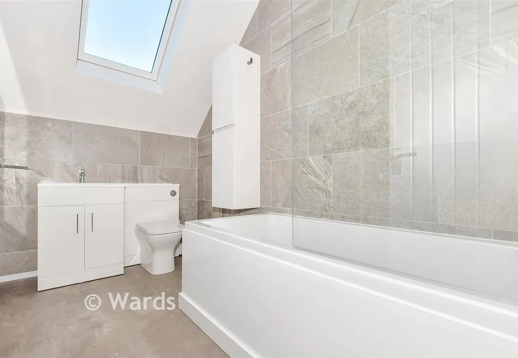 Bathroom - Cavendish Way, Maidstone, Kent - Wards of Kent
