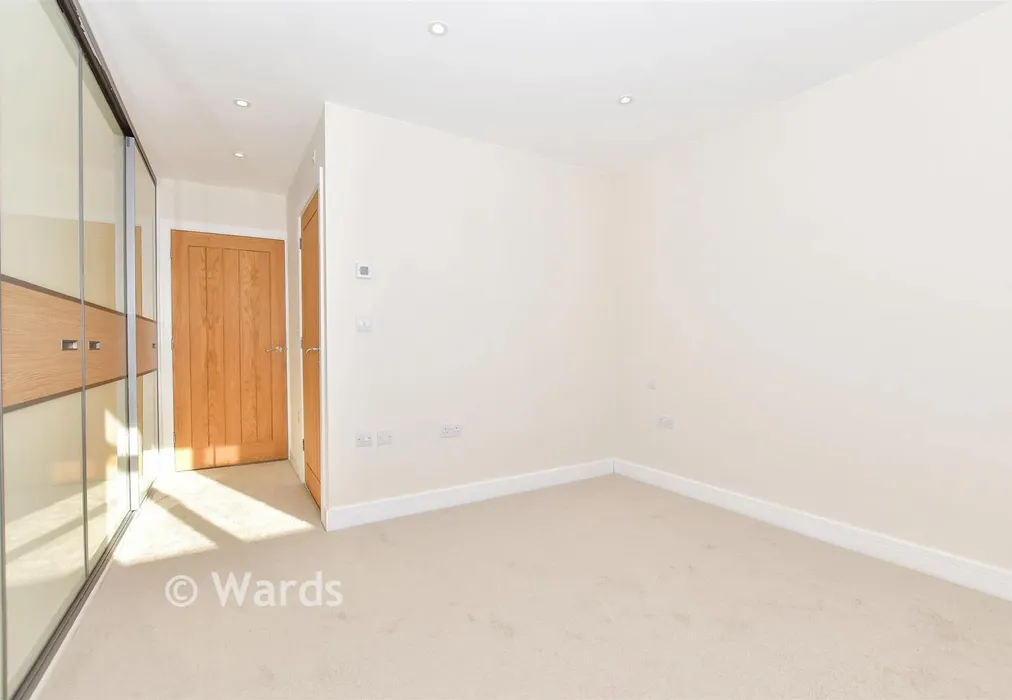 Annexe Bedroom 1 - Cavendish Way, Maidstone, Kent - Wards of Kent
