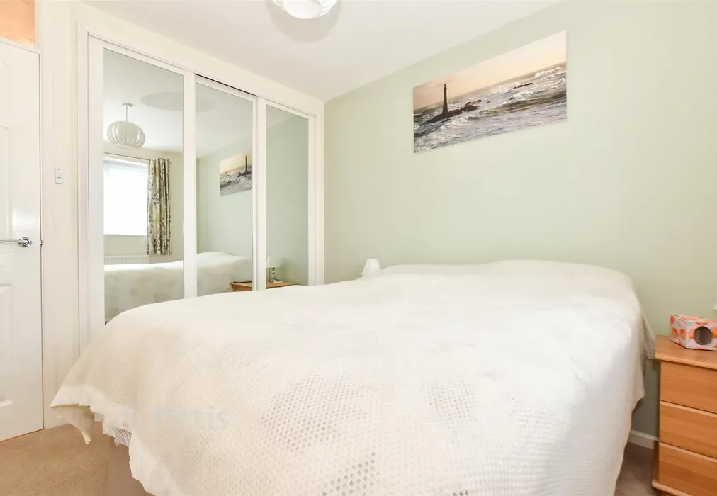 Bedroom 1 - Audley Court, Freshwater,, Isle of Wight - Wards of Kent