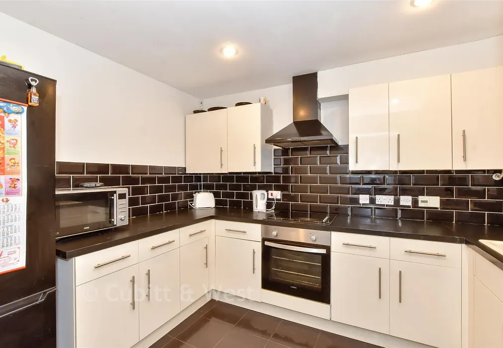 Kitchen - Grebe Close, Waterlooville, Hampshire - Wards of Kent