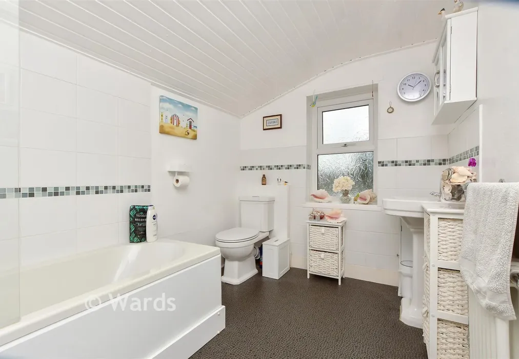 Bathroom - St. James Terrace, Birchington, Kent - Wards of Kent