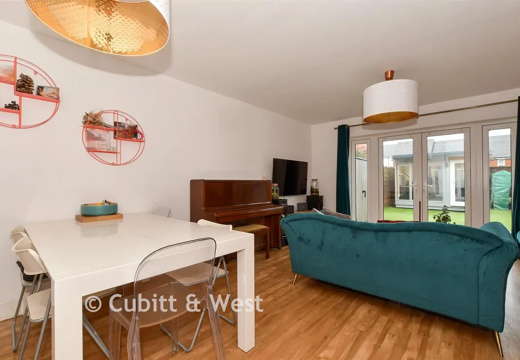 Lounge/Dining Room. - Hanbury Lane, Haywards Heath, West Sussex - Wards of Kent