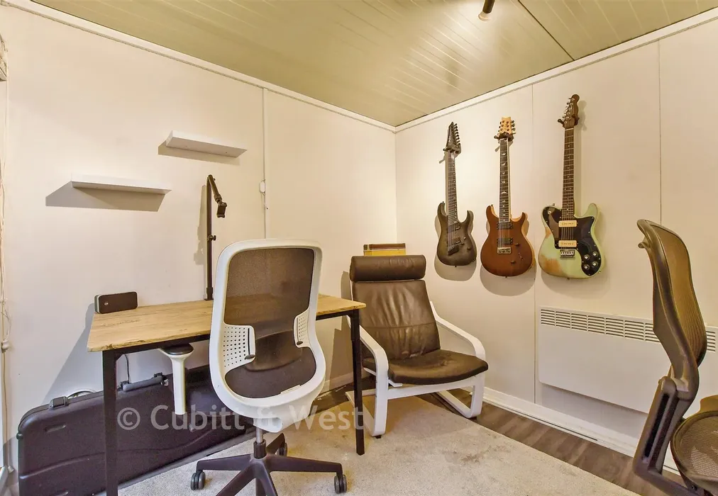 Workshop/Outbuildings - Hanbury Lane, Haywards Heath, West Sussex - Wards of Kent