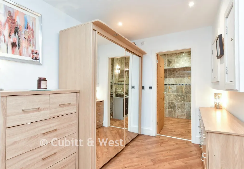 Bedroom 1 - Broadview Gardens, Worthing, West Sussex - Wards of Kent