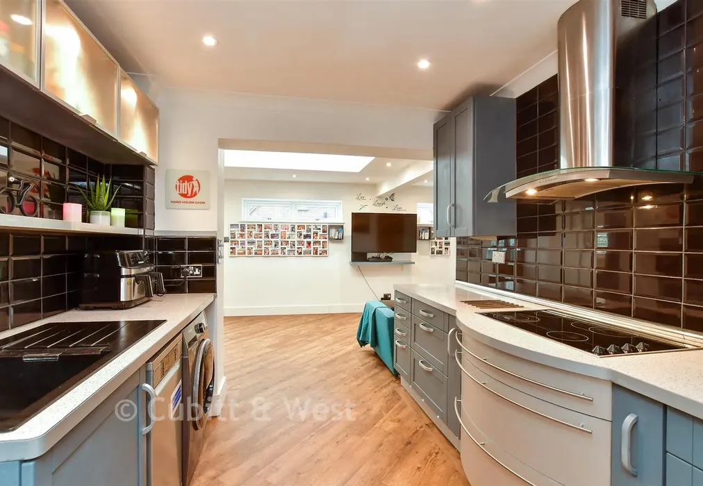 Kitchen - Broadview Gardens, Worthing, West Sussex - Wards of Kent
