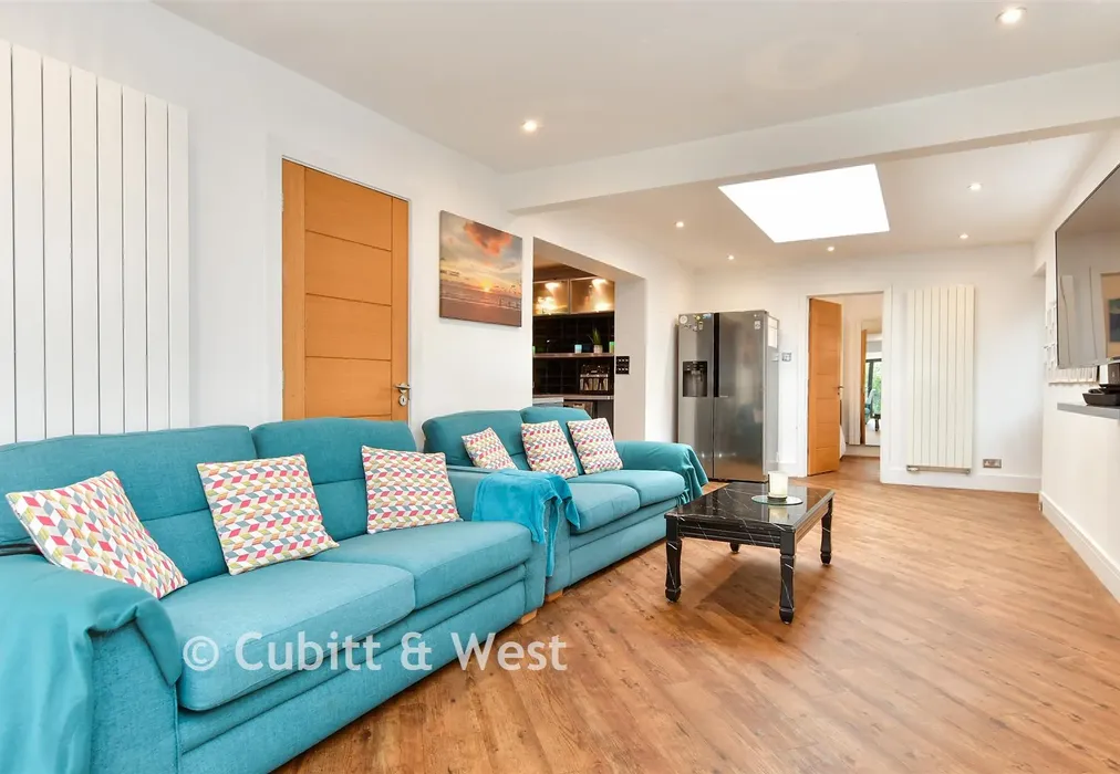 Lounge - Broadview Gardens, Worthing, West Sussex - Wards of Kent