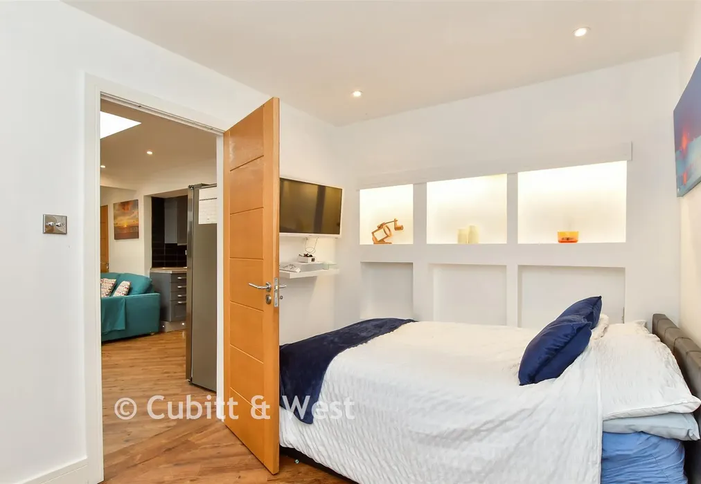 Study/ Bedroom 5 - Broadview Gardens, Worthing, West Sussex - Wards of Kent