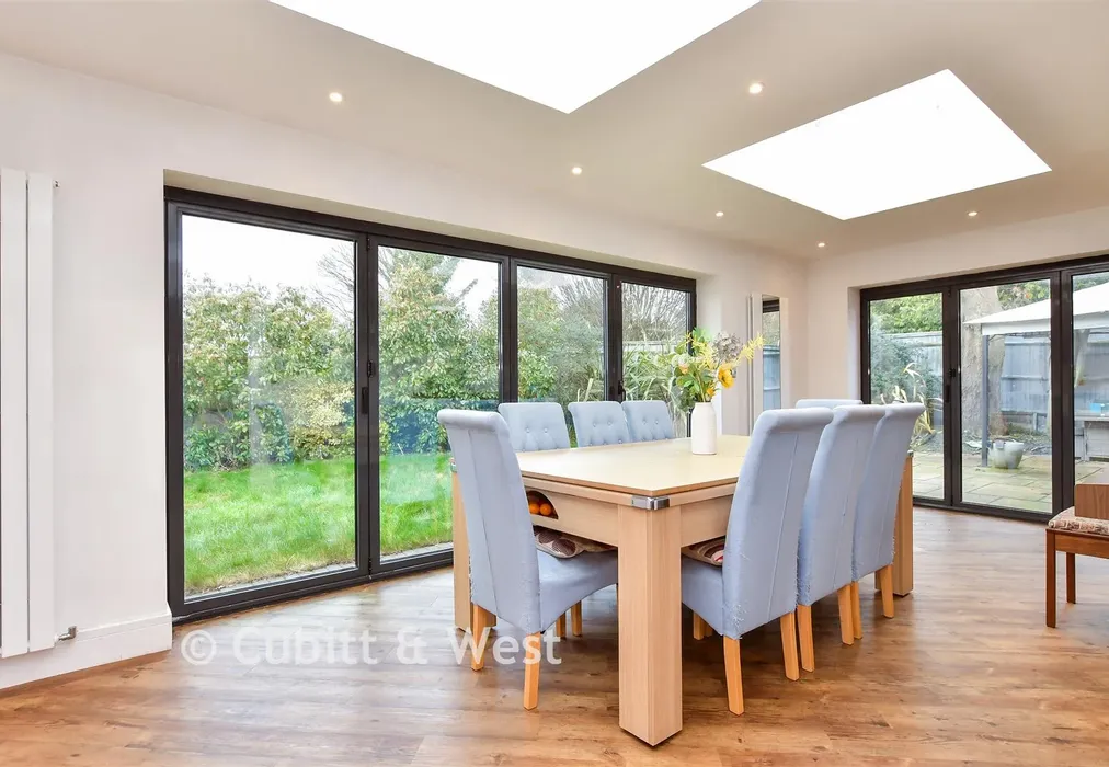 Dining Area - Broadview Gardens, Worthing, West Sussex - Wards of Kent