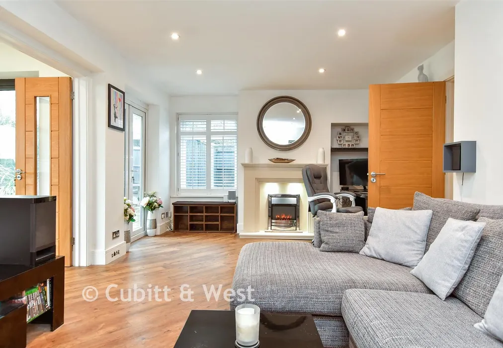 Snug - Broadview Gardens, Worthing, West Sussex - Wards of Kent