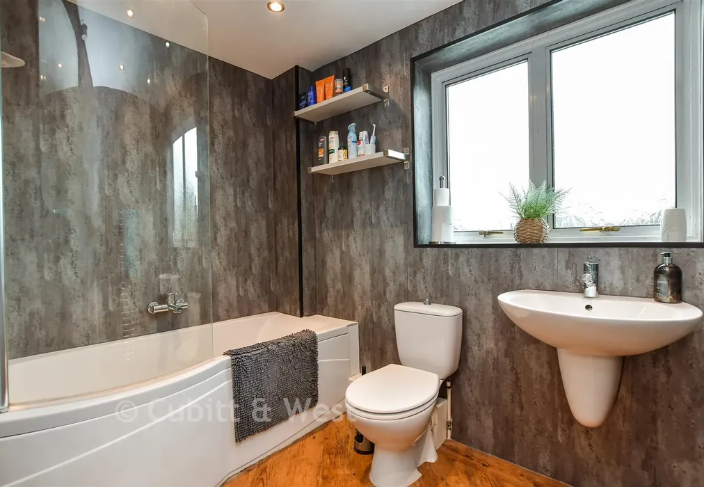 Bathroom - Broadview Gardens, Worthing, West Sussex - Wards of Kent