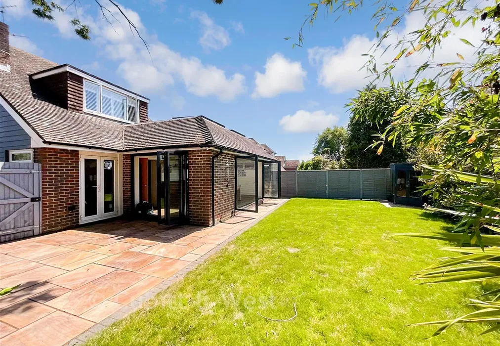 Garden - Broadview Gardens, Worthing, West Sussex - Wards of Kent