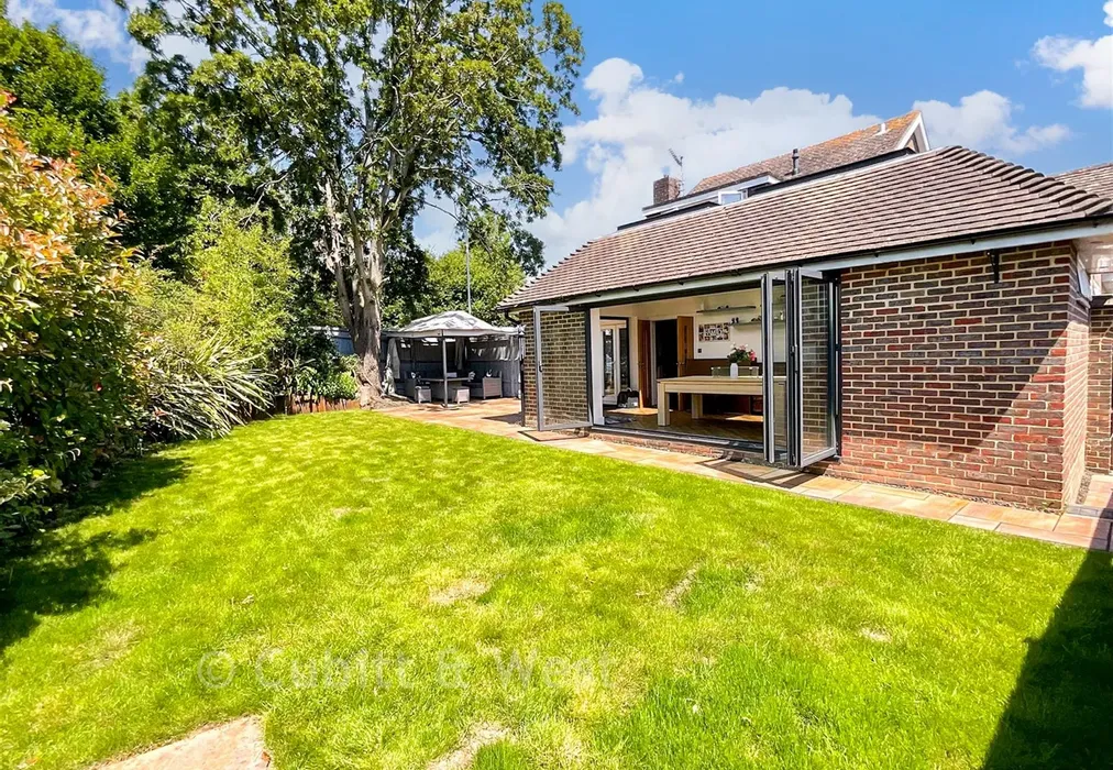 Garden - Broadview Gardens, Worthing, West Sussex - Wards of Kent