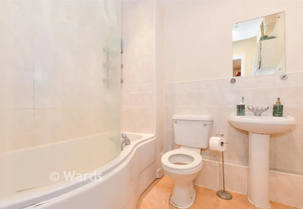 Bathroom - Kingfisher Meadow, Maidstone, Kent - Wards of Kent