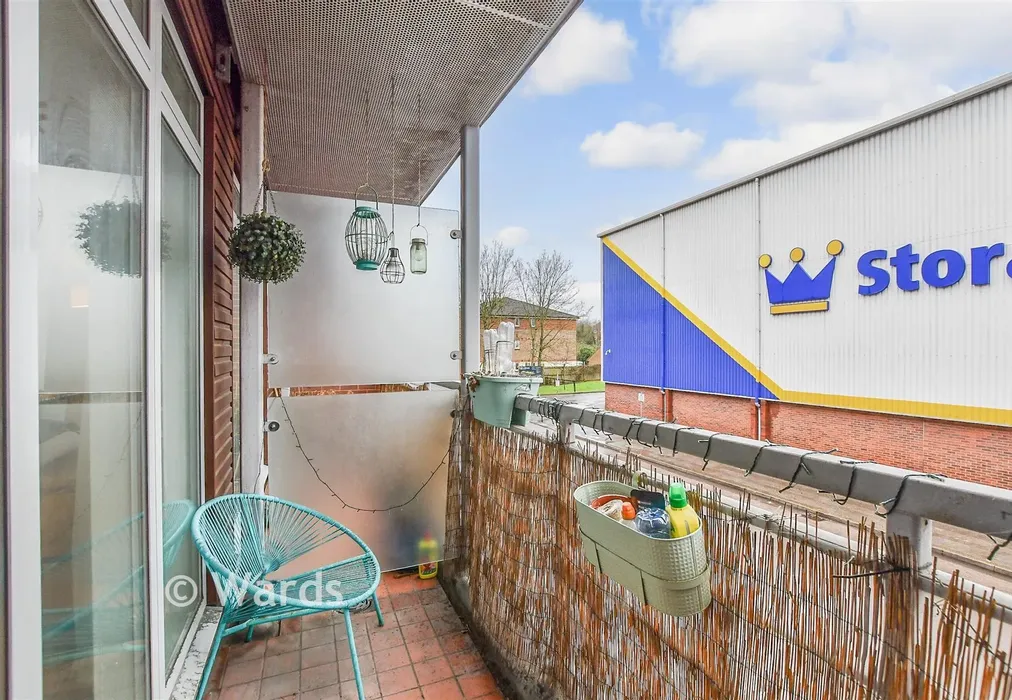 Balcony / Terrace - Kingfisher Meadow, Maidstone, Kent - Wards of Kent