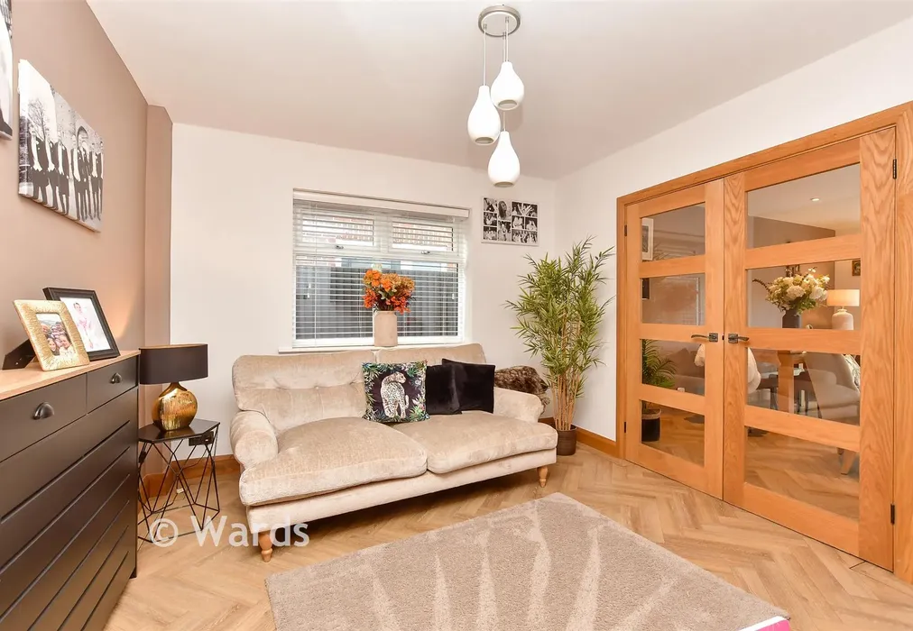 Snug - Chestnut Avenue, Walderslade, Chatham, Kent - Wards of Kent