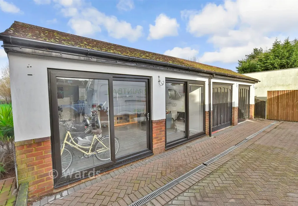 Workshop/Outbuildings - Chestnut Avenue, Walderslade, Chatham, Kent - Wards of Kent