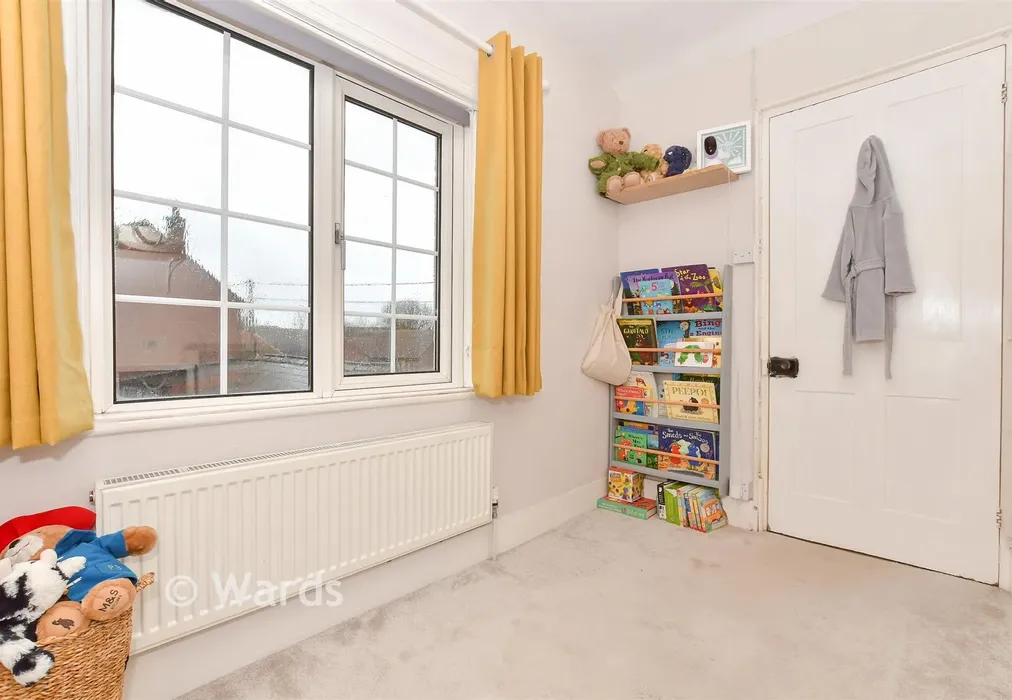 Bedroom 2 - South Street, Whitstable, Kent - Wards of Kent