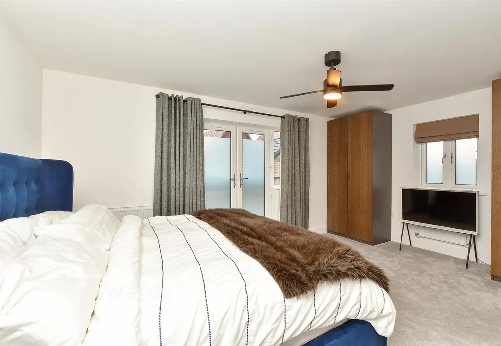 Bedroom 1 - Evangelist Drive, Faversham, Kent - Wards of Kent