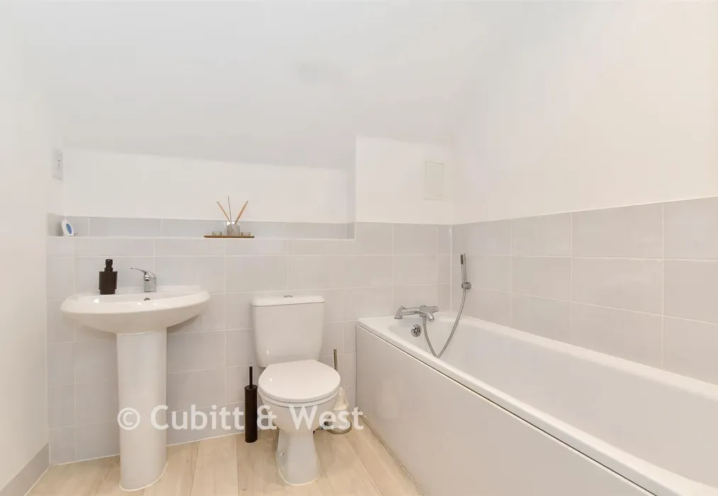 Bathroom - Sandpiper Road, Chichester, West Sussex - Wards of Kent