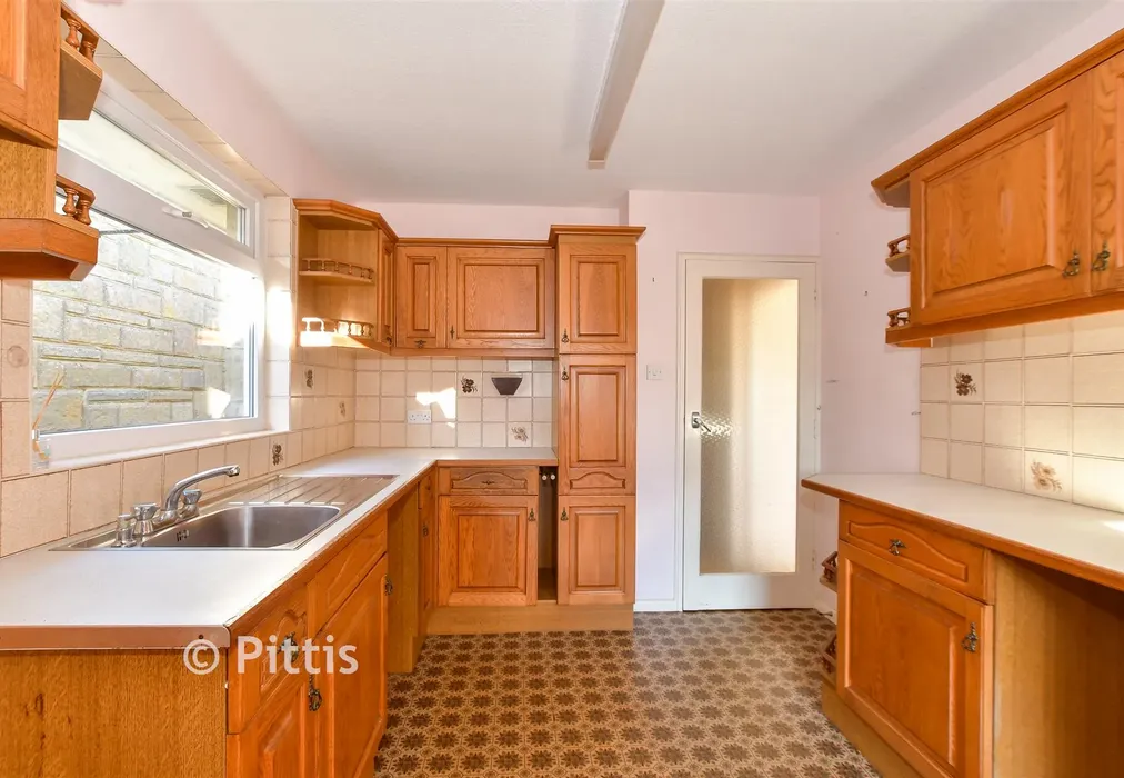 Kitchen - Grasmere Avenue, Ryde, Isle of Wight - Wards of Kent
