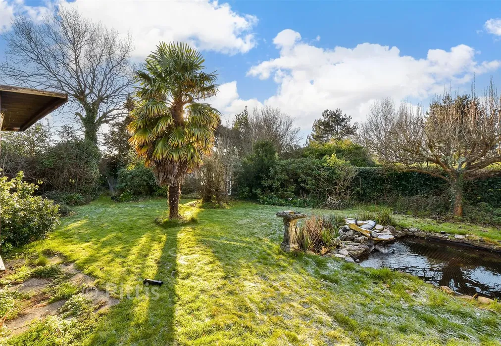 Rear Garden - Grasmere Avenue, Ryde, Isle of Wight - Wards of Kent