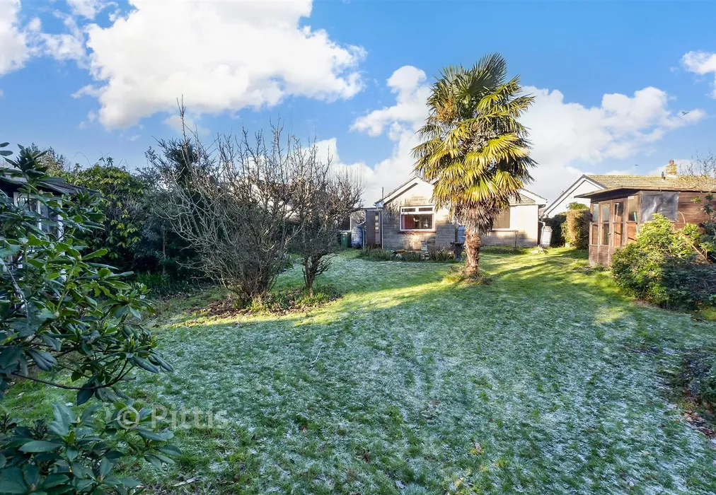 Rear Garden - Grasmere Avenue, Ryde, Isle of Wight - Wards of Kent