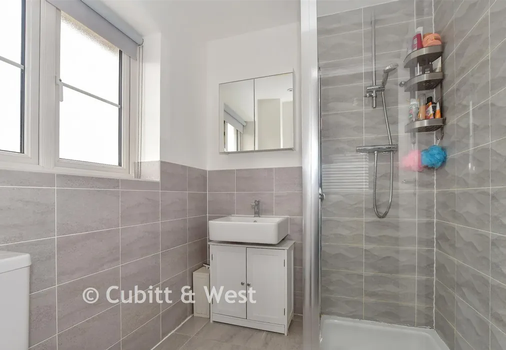 En-Suite Shower Room - Centenary Road, Southwater, Horsham, West Sussex - Wards of Kent