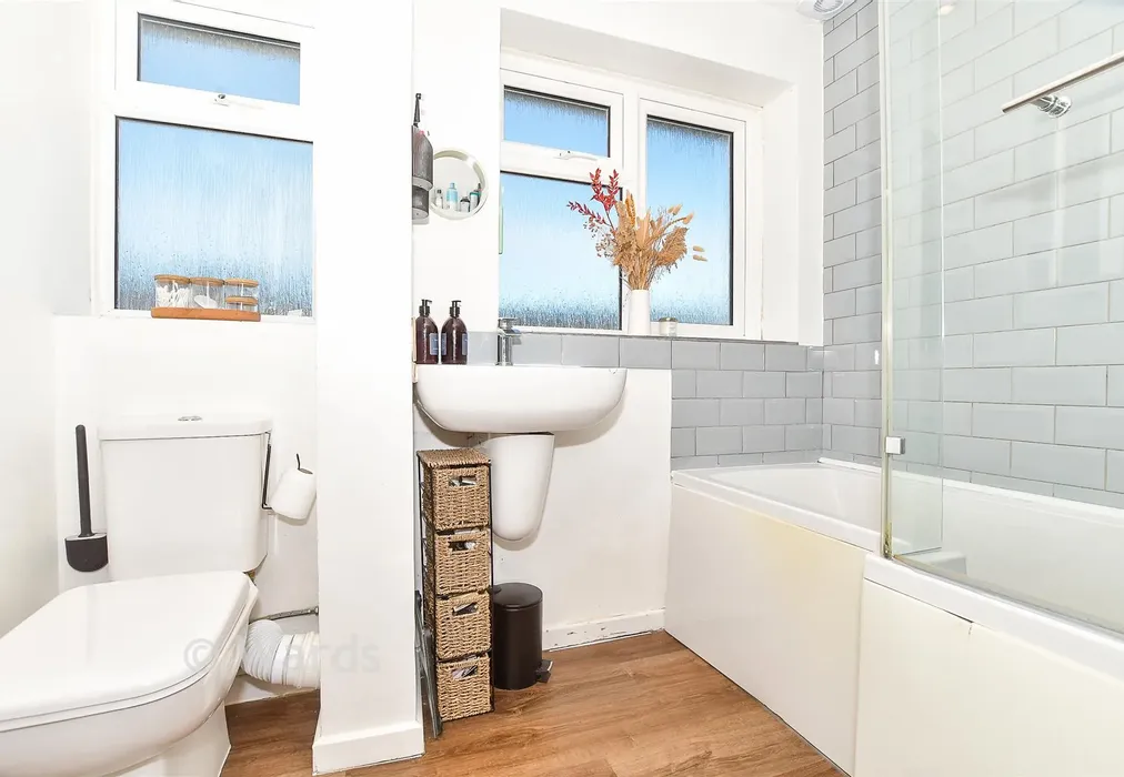 Bathroom - High Ridge, Goudhurst, Kent - Wards of Kent