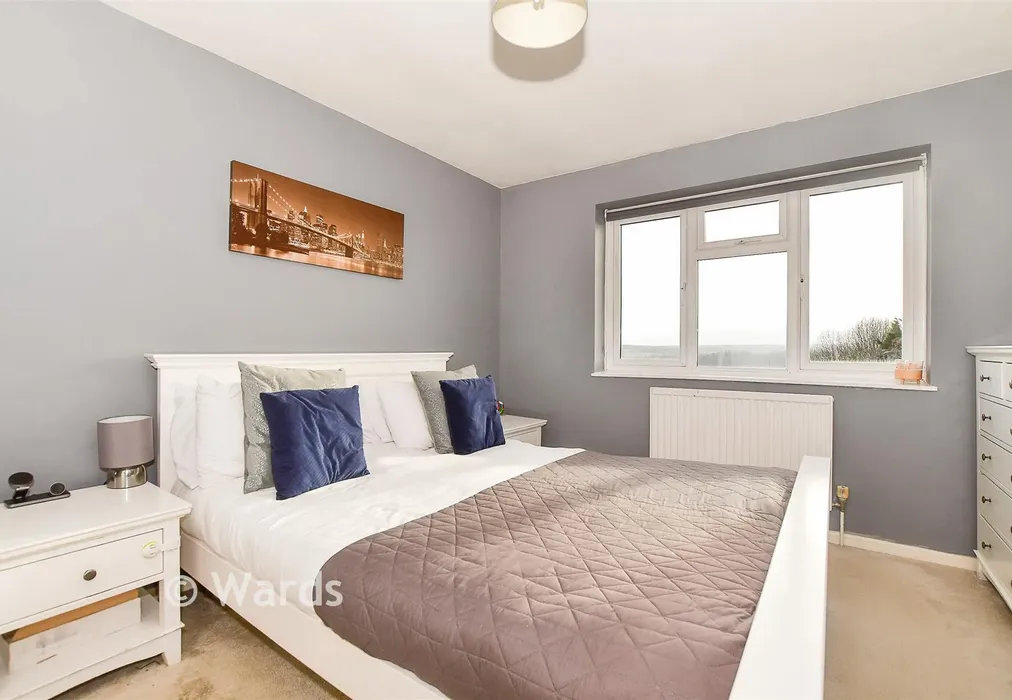 Bedroom 1 - High Ridge, Goudhurst, Kent - Wards of Kent