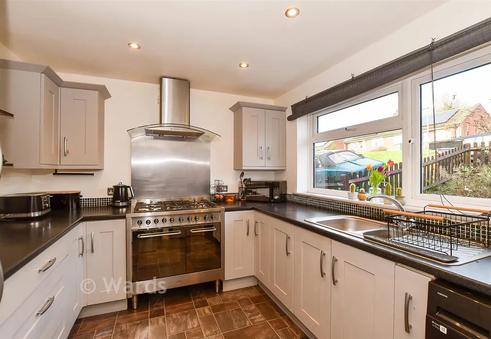 Kitchen - High Ridge, Goudhurst, Kent - Wards of Kent