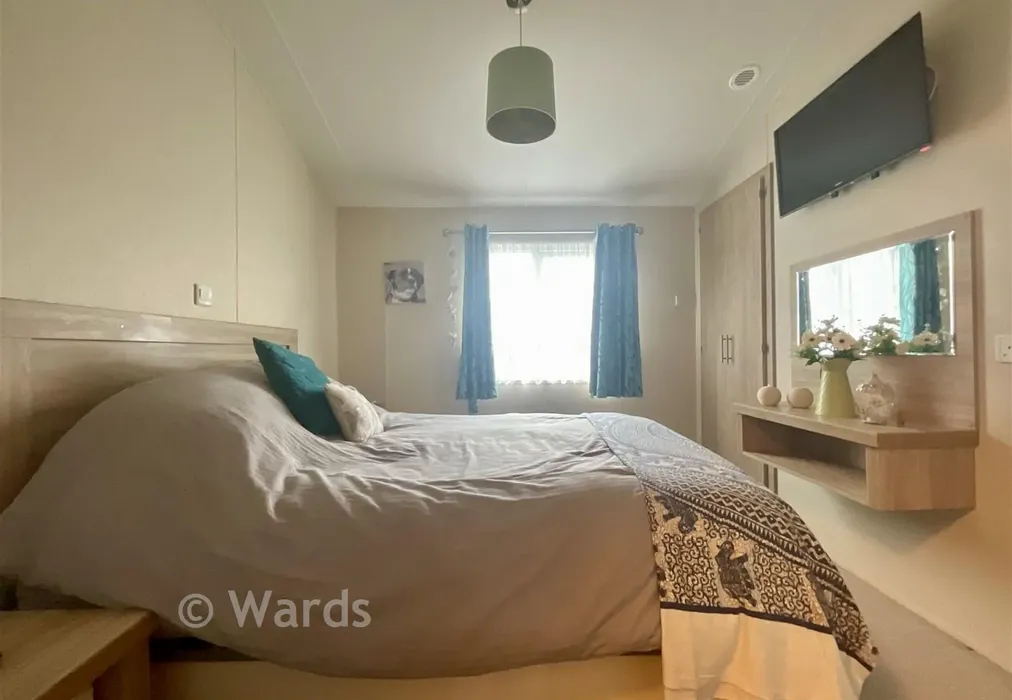 Bedroom 1 - Dymchurch Road, New Romney, Kent - Wards of Kent