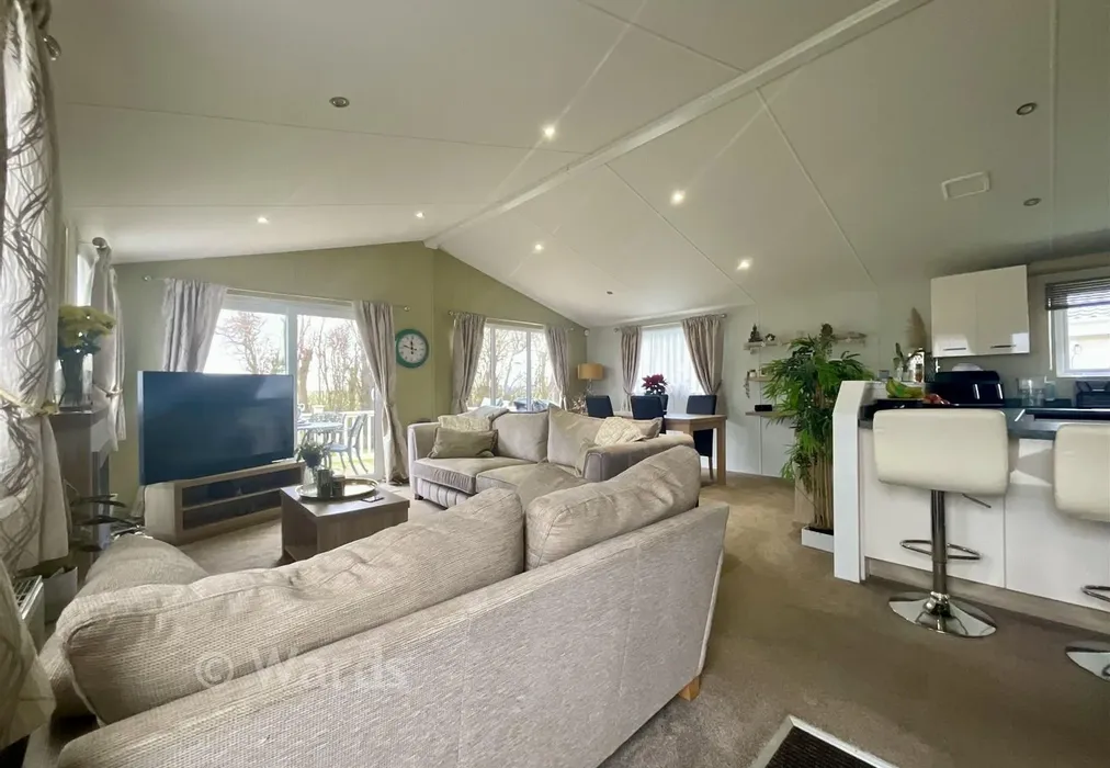 Lounge/Diner - Dymchurch Road, New Romney, Kent - Wards of Kent