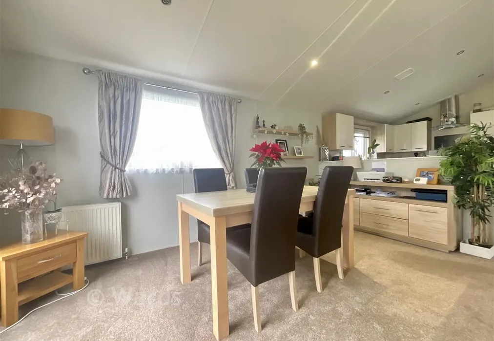 Dining Area - Dymchurch Road, New Romney, Kent - Wards of Kent