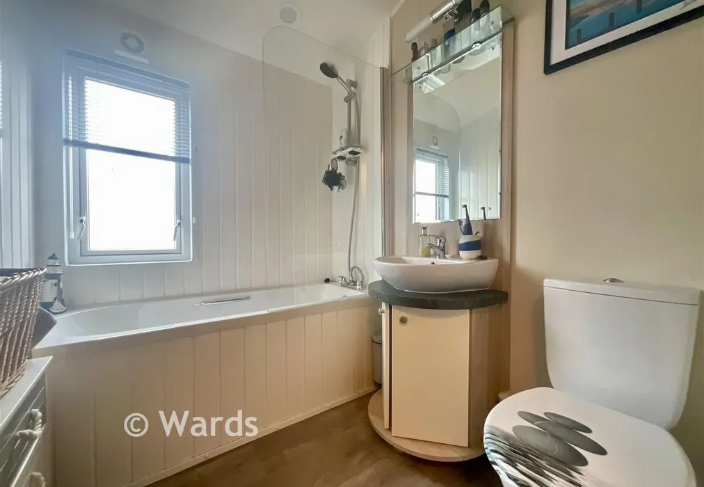 Bathroom - Dymchurch Road, New Romney, Kent - Wards of Kent