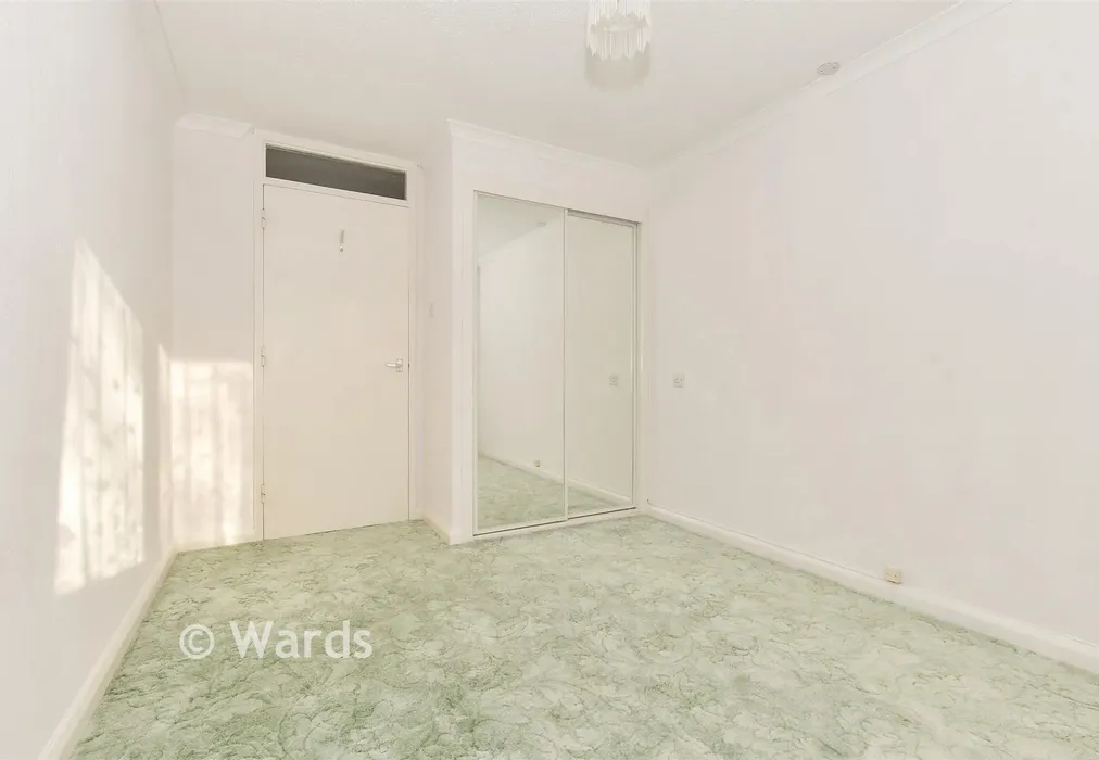 Bedroom 1 - Barrows Close, Birchington, Kent - Wards of Kent