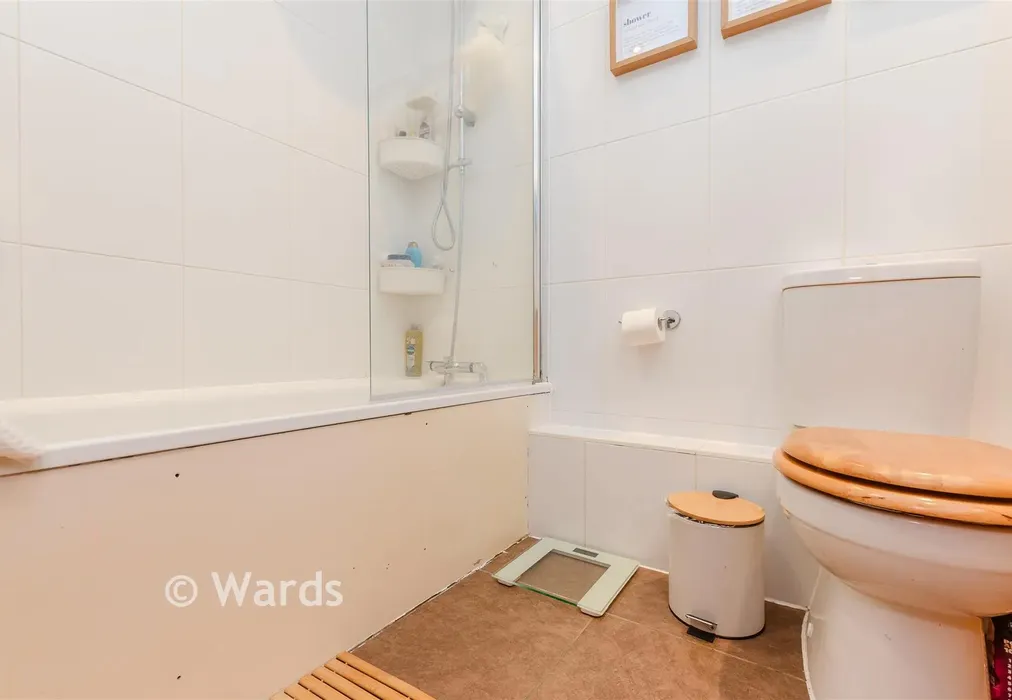 Bathroom - Townhall Square, Crayford, Dartford, Kent - Wards of Kent