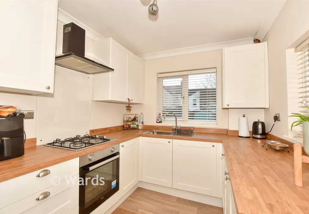 Kitchen - Eaton Road, Dover, Kent - Wards of Kent