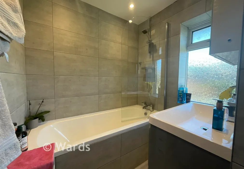 Bathroom - Carnation Crescent, East Malling, West Malling, Kent - Wards of Kent